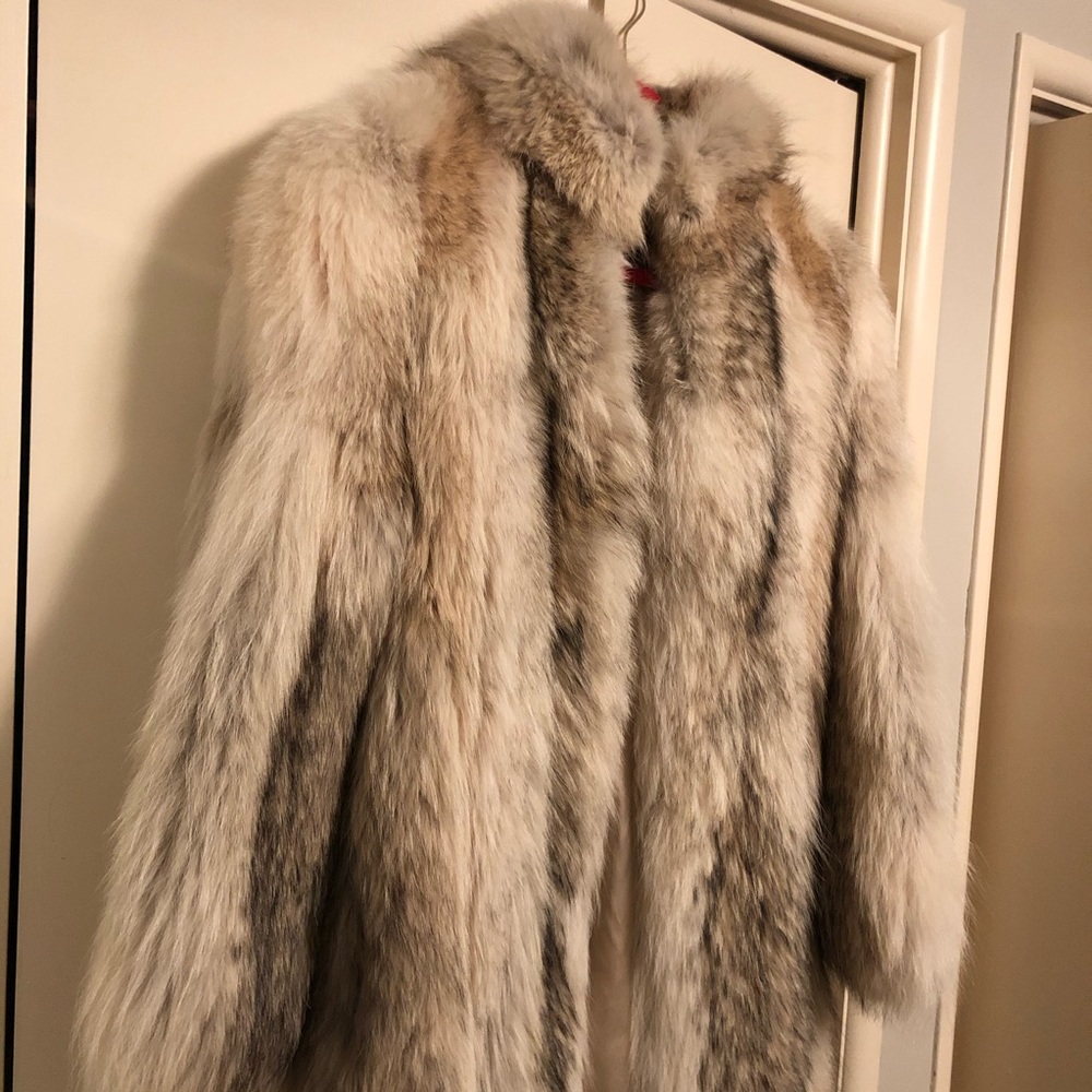 Coyote Fur Coat - Picture 4 of 8